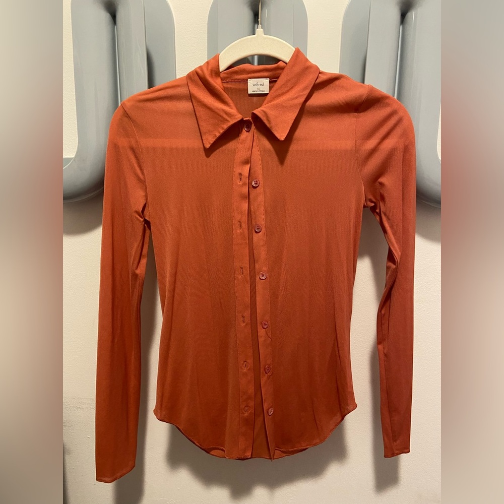 Wilfred rose Fitted Long Sleeve Button Down Shirt